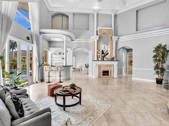 922 Washington St, Hollywood FL 33019