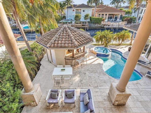 922 Washington St, Hollywood FL 33019