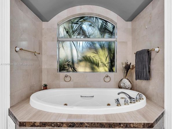 922 Washington St, Hollywood FL 33019