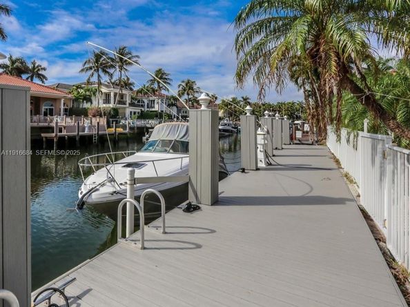 922 Washington St, Hollywood FL 33019