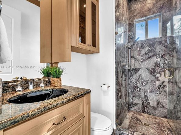 922 Washington St, Hollywood FL 33019