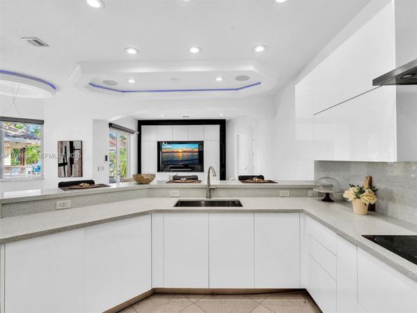 922 Washington St, Hollywood FL 33019