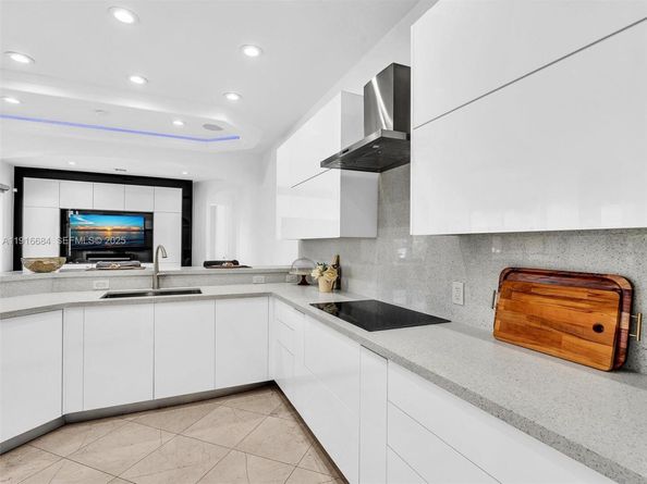 922 Washington St, Hollywood FL 33019