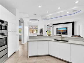 922 Washington St, Hollywood FL 33019