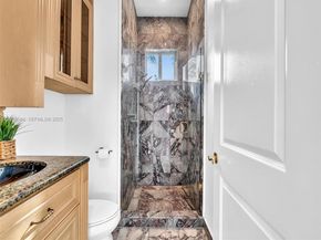 922 Washington St, Hollywood FL 33019