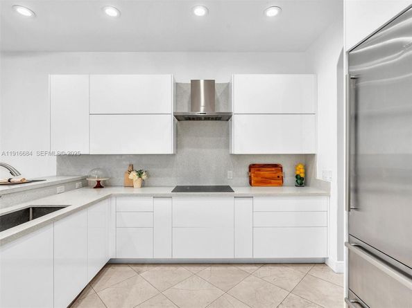 922 Washington St, Hollywood FL 33019