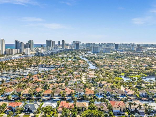 922 Washington St, Hollywood FL 33019