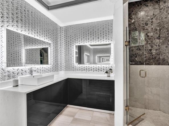 922 Washington St, Hollywood FL 33019