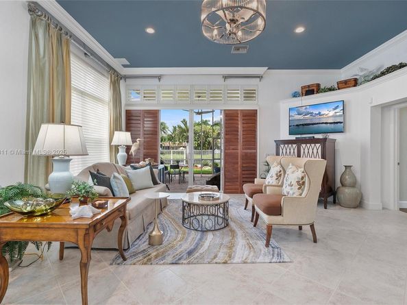 2557 Bay Pointe Dr, Weston FL 33327