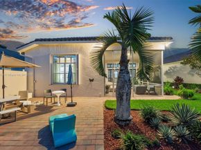 2557 Bay Pointe Dr, Weston FL 33327
