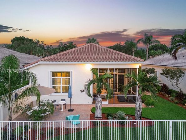 2557 Bay Pointe Dr, Weston FL 33327