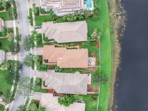 2557 Bay Pointe Dr, Weston FL 33327