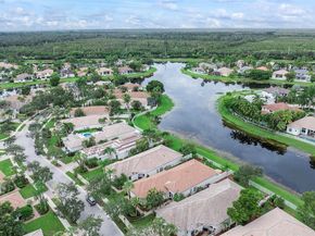 2557 Bay Pointe Dr, Weston FL 33327