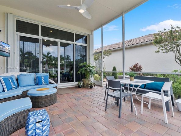 2557 Bay Pointe Dr, Weston FL 33327