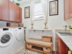 2557 Bay Pointe Dr, Weston FL 33327
