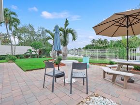 2557 Bay Pointe Dr, Weston FL 33327
