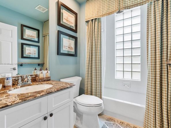 2557 Bay Pointe Dr, Weston FL 33327