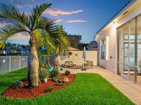 2557 Bay Pointe Dr, Weston FL 33327