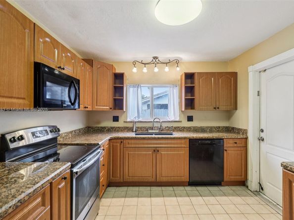 11121 SW 162nd Ter, Miami FL 33157