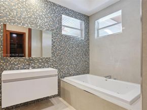 7480 SW 100th St, Pinecrest FL 33156