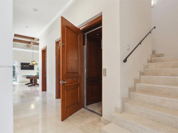 7480 SW 100th St, Pinecrest FL 33156