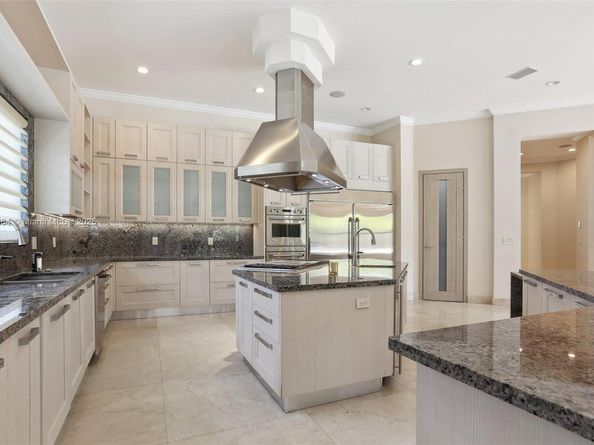 7480 SW 100th St, Pinecrest FL 33156