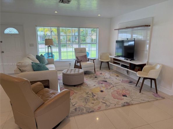 4441 NE 17th Ave, Oakland Park FL 33334