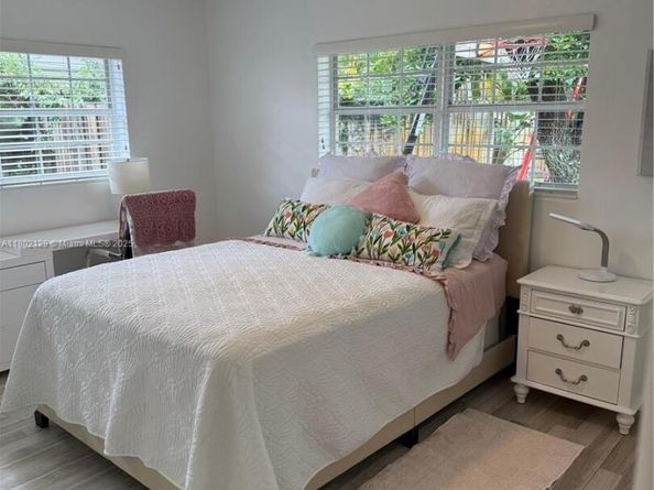 4441 NE 17th Ave, Oakland Park FL 33334