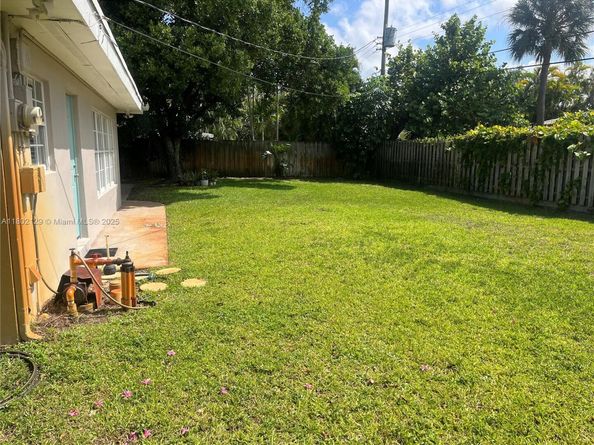 4441 NE 17th Ave, Oakland Park FL 33334