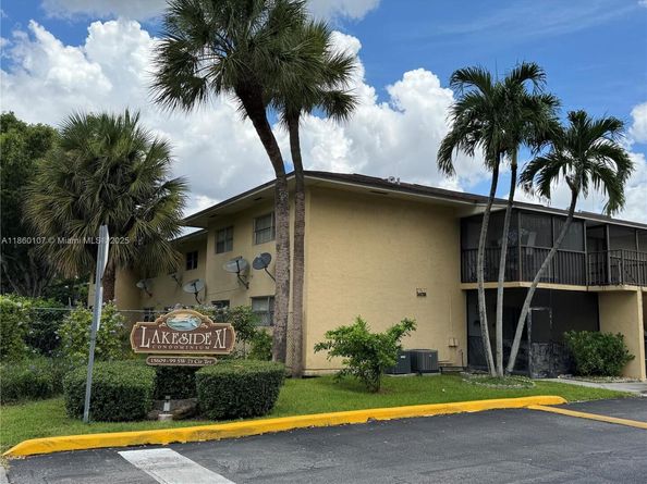 15699 SW 73rd Cir Ter 110, Miami FL 33193