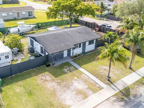 19513 SW 116th Ave, Miami FL 33157