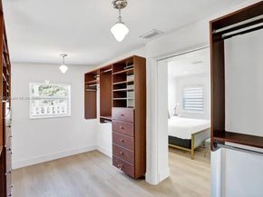 725 Harrison St, Hollywood FL 33019