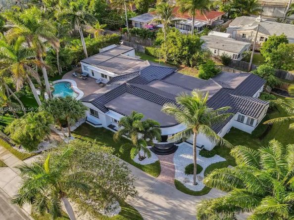 725 Harrison St, Hollywood FL 33019