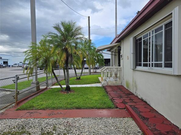 990 E 2nd St, Hialeah FL 33010