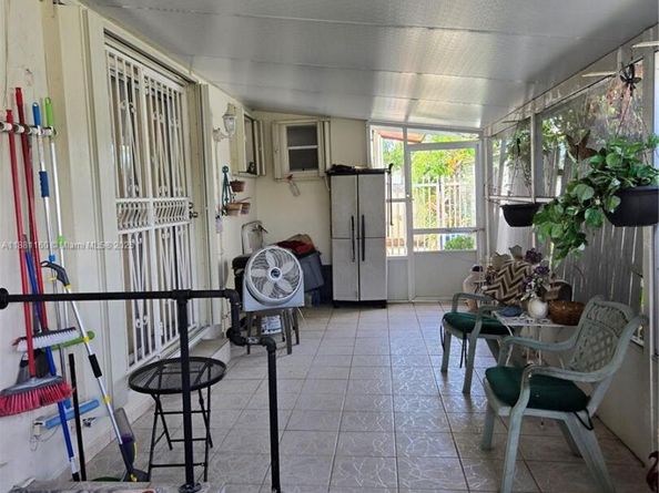 990 E 2nd St, Hialeah FL 33010