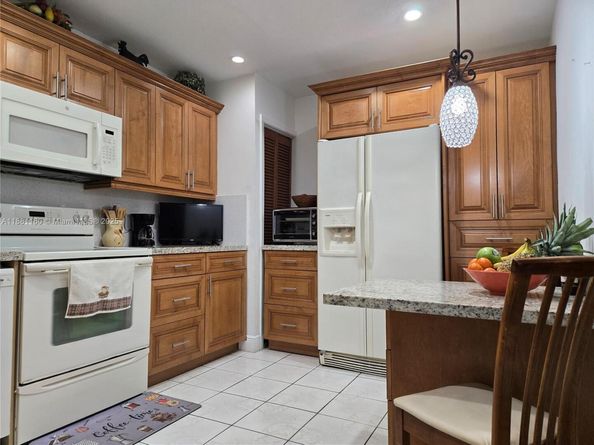 990 E 2nd St, Hialeah FL 33010