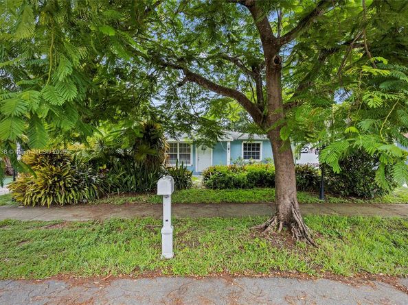 3311 SW 36th Ct, West Park FL 33023