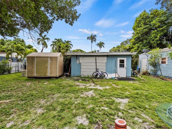 3311 SW 36th Ct, West Park FL 33023