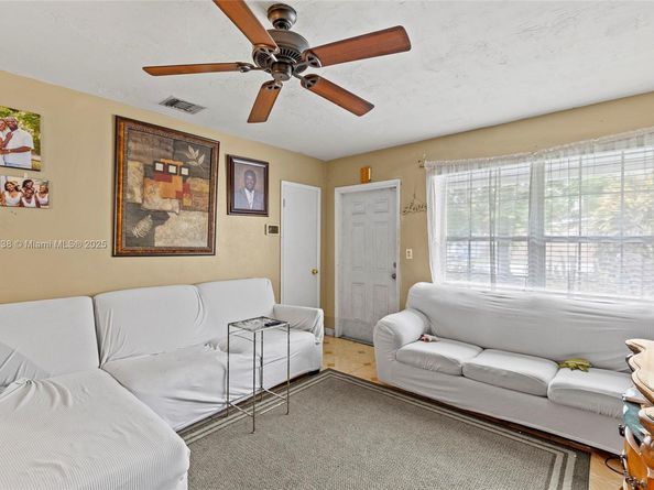 3311 SW 36th Ct, West Park FL 33023
