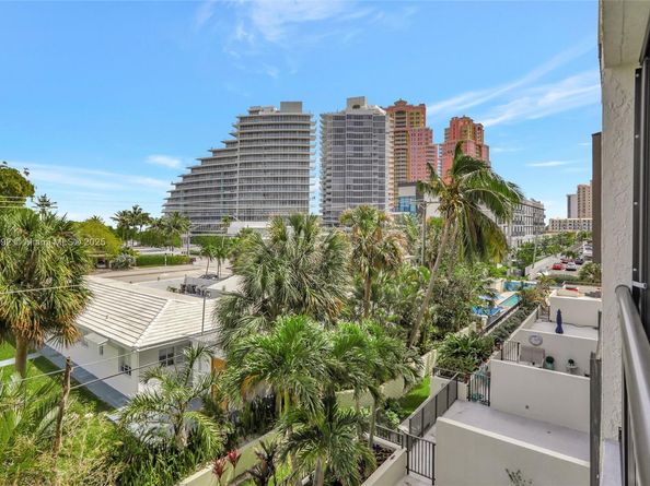 2300 NE 33rd Ave 402, Fort Lauderdale FL 33305