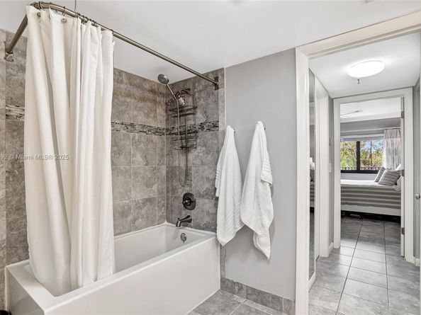 2300 NE 33rd Ave 402, Fort Lauderdale FL 33305