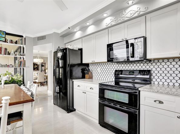 2300 NE 33rd Ave 402, Fort Lauderdale FL 33305
