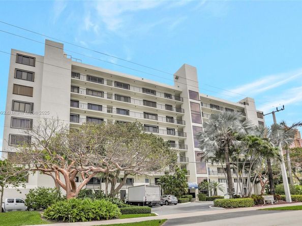 2300 NE 33rd Ave 402, Fort Lauderdale FL 33305