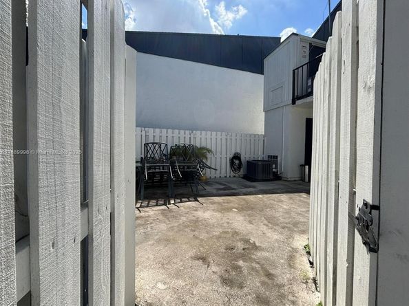 15408 SW 85th Ter 184, Miami FL 33193