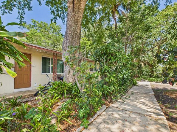 1901 SW 11th St, Fort Lauderdale FL 33312