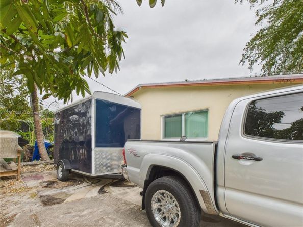 1901 SW 11th St, Fort Lauderdale FL 33312