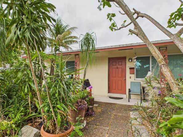 1901 SW 11th St, Fort Lauderdale FL 33312