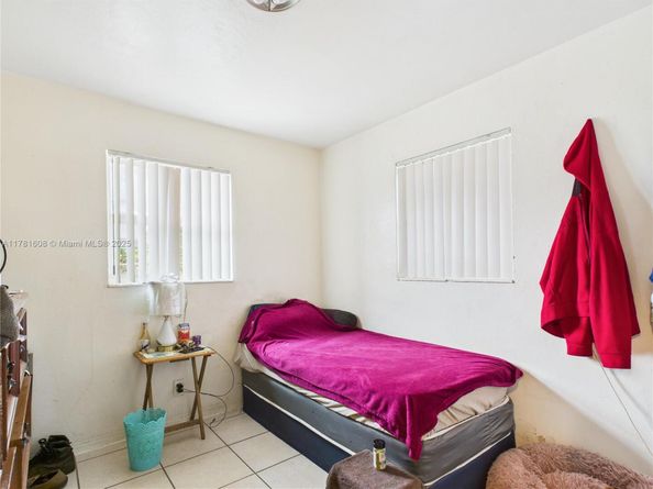 1901 SW 11th St, Fort Lauderdale FL 33312