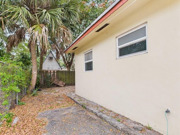 1901 SW 11th St, Fort Lauderdale FL 33312