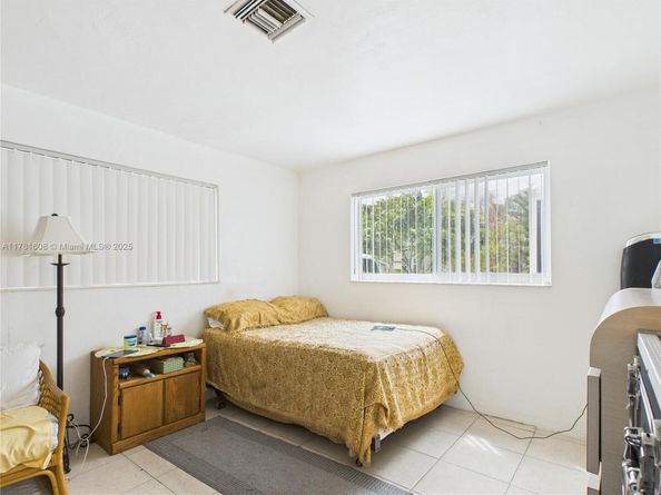 1901 SW 11th St, Fort Lauderdale FL 33312